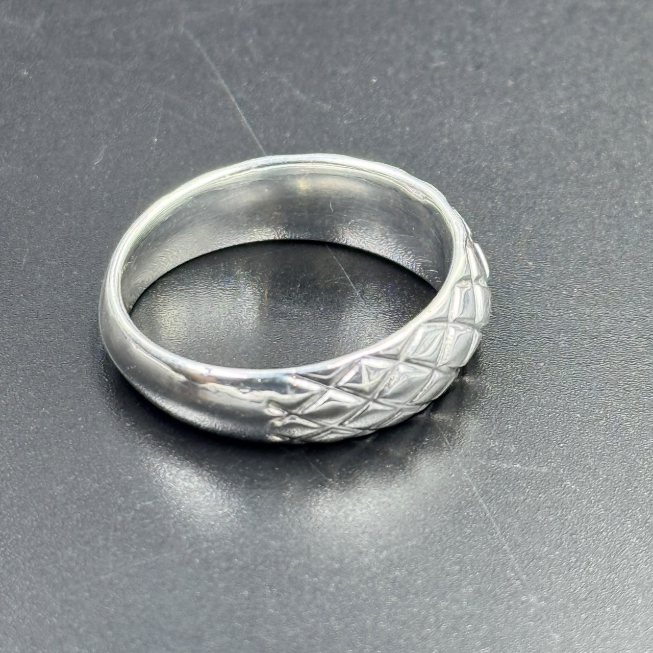 925 Sterling Silver Wide Band Ring | 10g Total Weight | Engraved Diamond Lattice Pattern | Smooth Polished Finish |