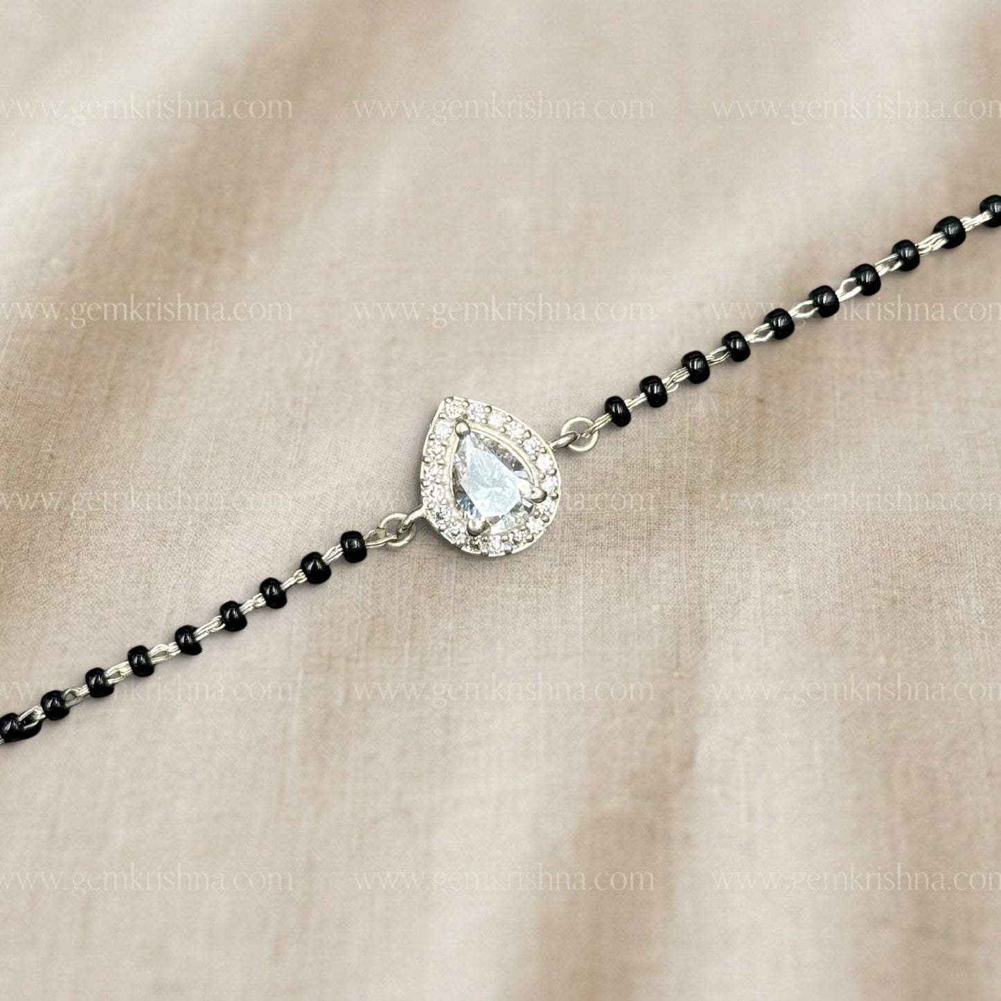 Pear Shape 925 Silver Bracelet with Black Onyx 3 Gram