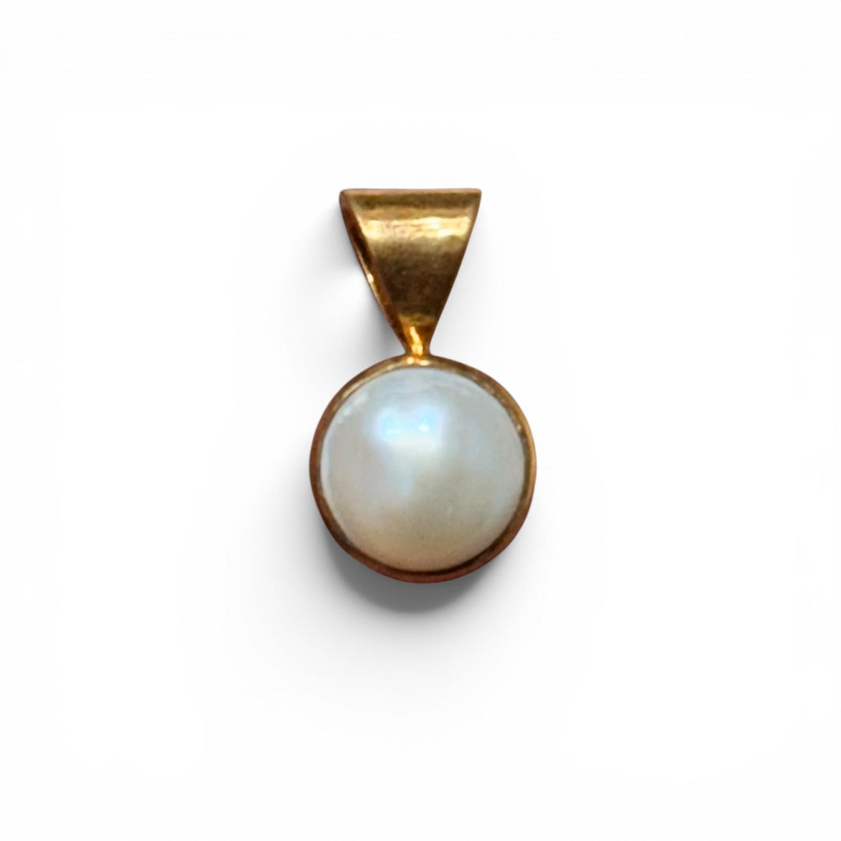 Pearl panchdhatu locket pendant with round pearly center and gold-toned bail on white background