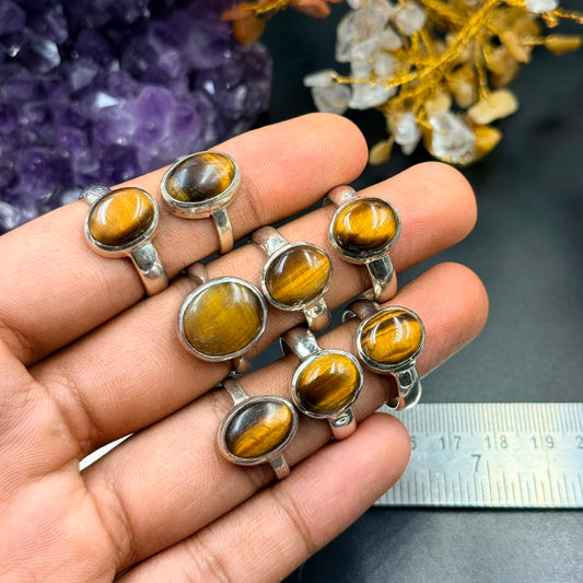 925 silver tiger eye confidence protection ring held in hand, oval golden stone with striped glow