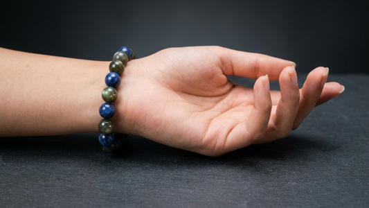 Neelam (Blue Sapphire) Bracelet Meaning, Benefits and Healing Properties