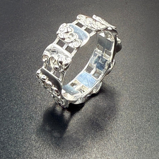 925 Sterling Silver Openwork Wide Band Ring | 9g Total Weight | Raised Fleur-de-Lis Motifs | Polished Detailed Finish |