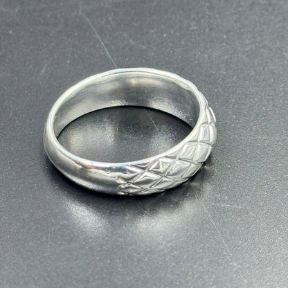 925 Sterling Silver Wide Band Ring | 10g Total Weight | Engraved Diamond Lattice Pattern | Smooth Polished Finish |