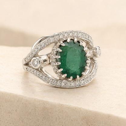 925 silver emerald panna ring with clear cubic zirconia halo and round green center stone