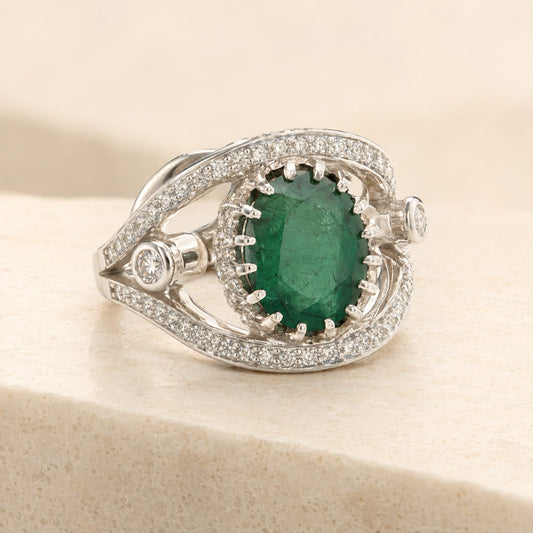 925 silver emerald panna ring with clear cubic zirconia halo and round green center stone