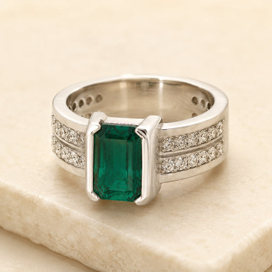 925 silver ring with emerald green panna-style emerald centerpiece and pavé band