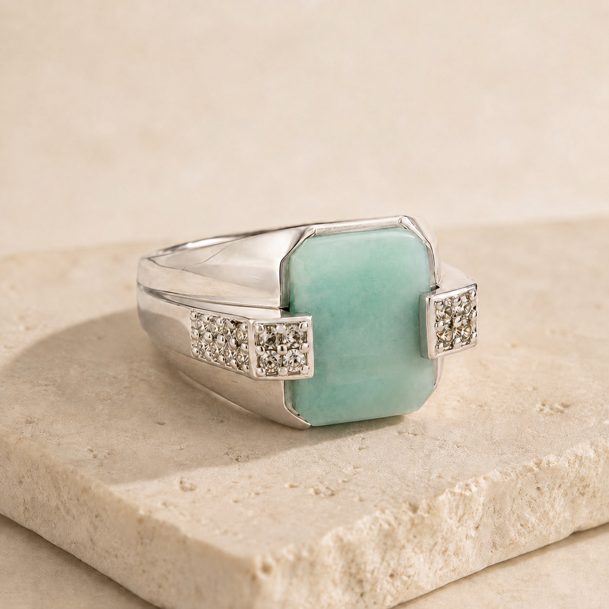 925 silver emerald panna ring side view showing square green gemstone and decorative side panels