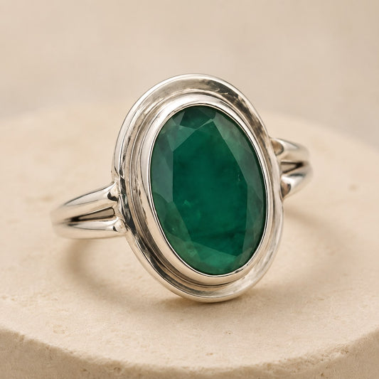 925 silver oval emerald panna ring with green gemstone cabochon, front view on neutral background