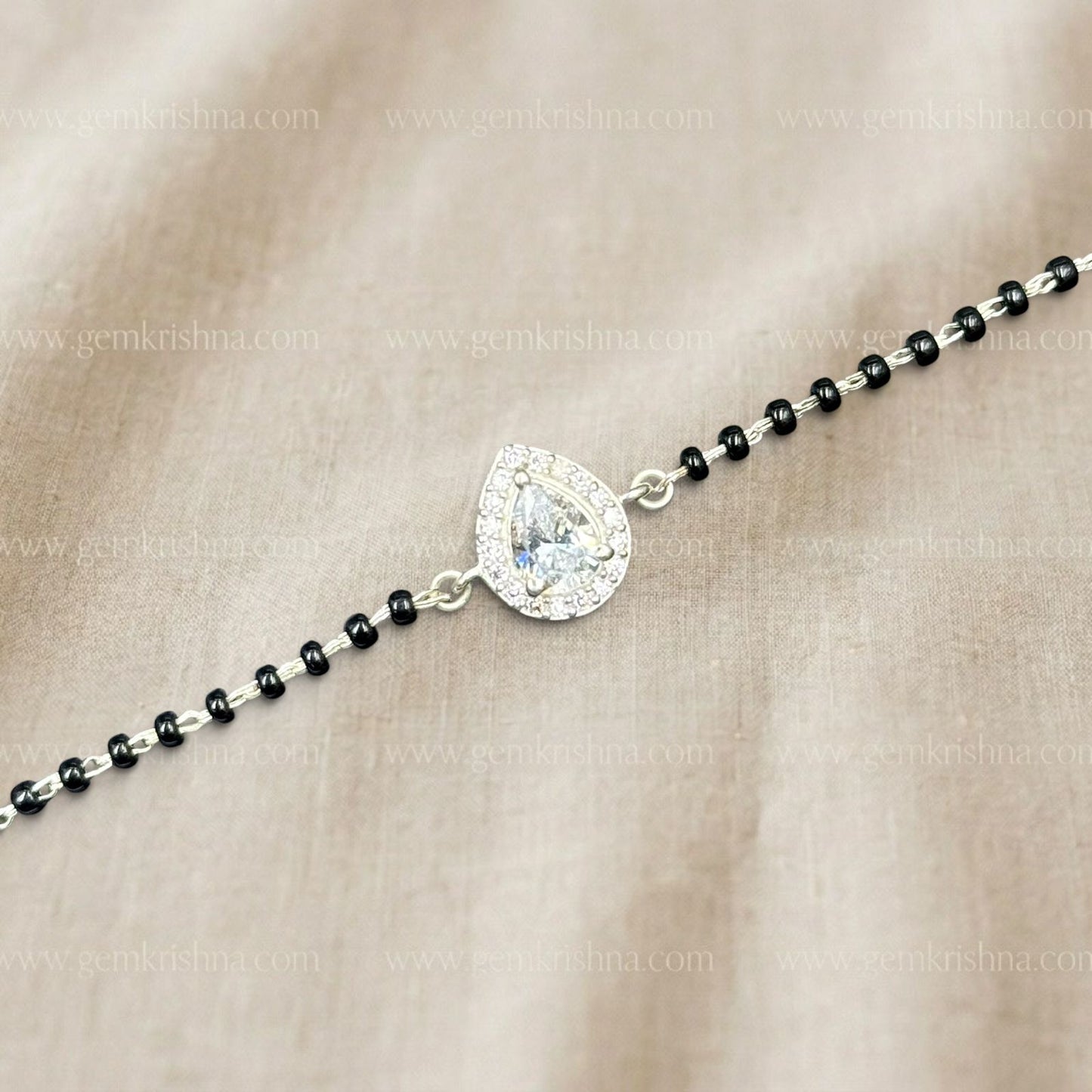 Pear Shape 925 Silver Bracelet with Black Onyx 3 Gram