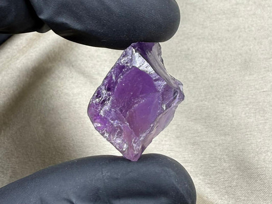 natural rough amethyst stone  8 GRAMS