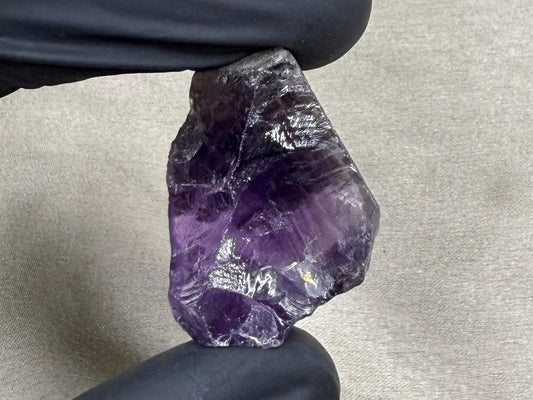 natural rough amethyst stone  18 GRAMS