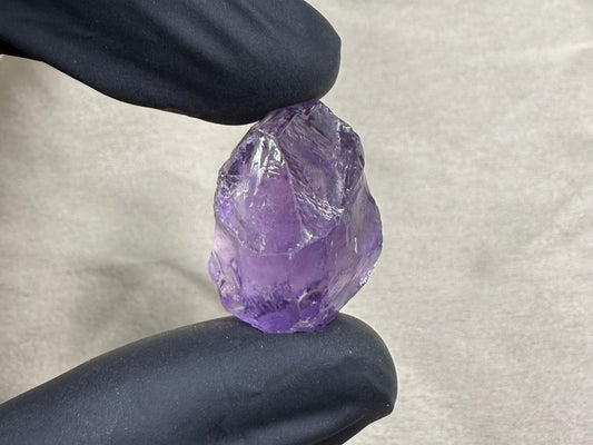 natural rough amethyst stone  8 GRAMS