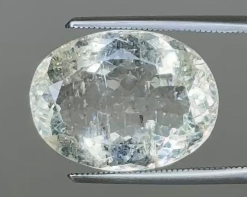 Natural Whitish Yellow Beryl 17.67 x 13.31 mm 12.77 Carat