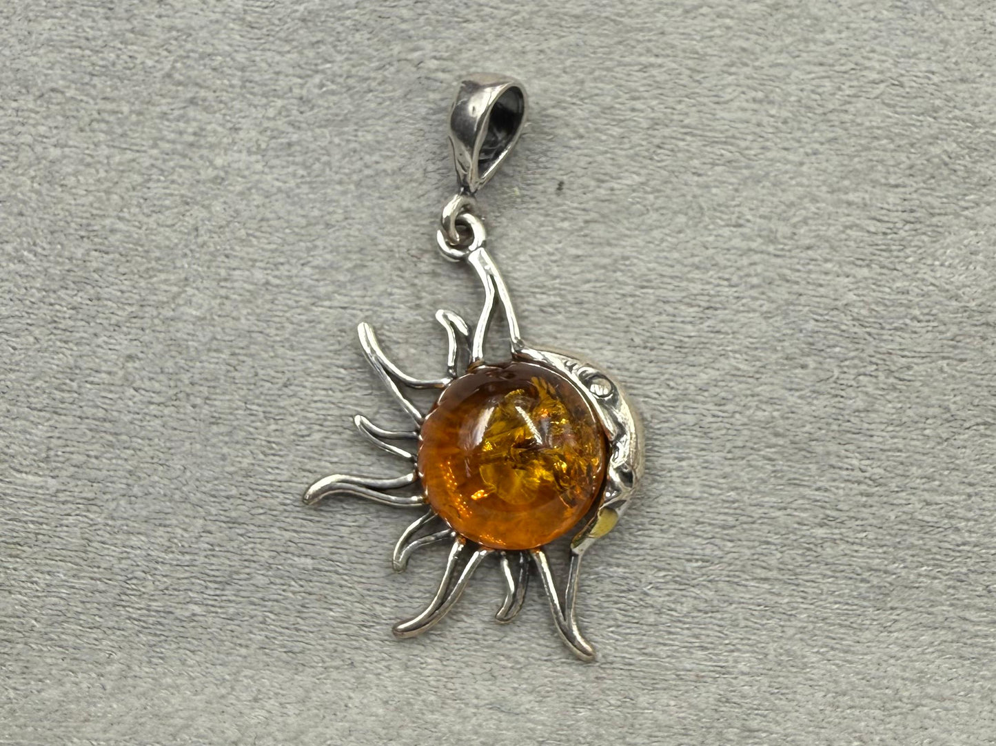 Natural Amber 925 Silver Sun locket  2.56 gram