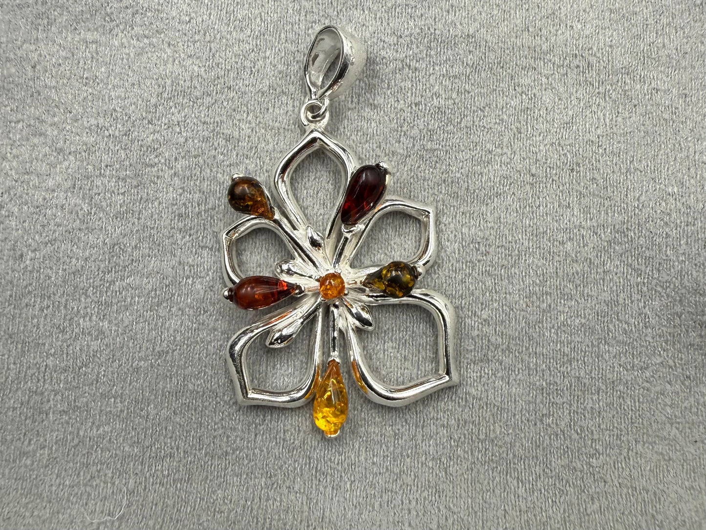 Natural Amber Sterling Silver Flower locket     6.88 gram