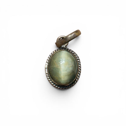 Cat’s eye pendant in oval frame with rope border and bronze-toned top bail