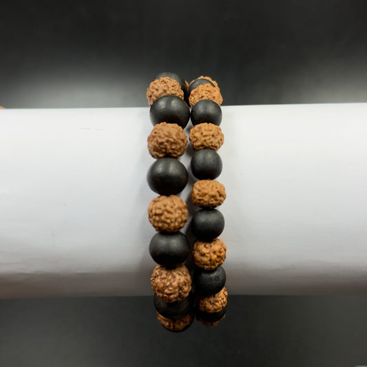 Close-up of a 5 Mukhi rudraksh and karungali bead bracelet showing black beads and tan rudraksh