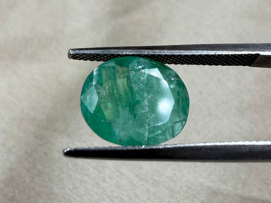 Natural Emerald Oval Cut   3.90 carat