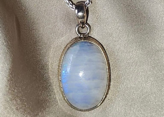 Natural Moonstone Silver Locket 8.04gm