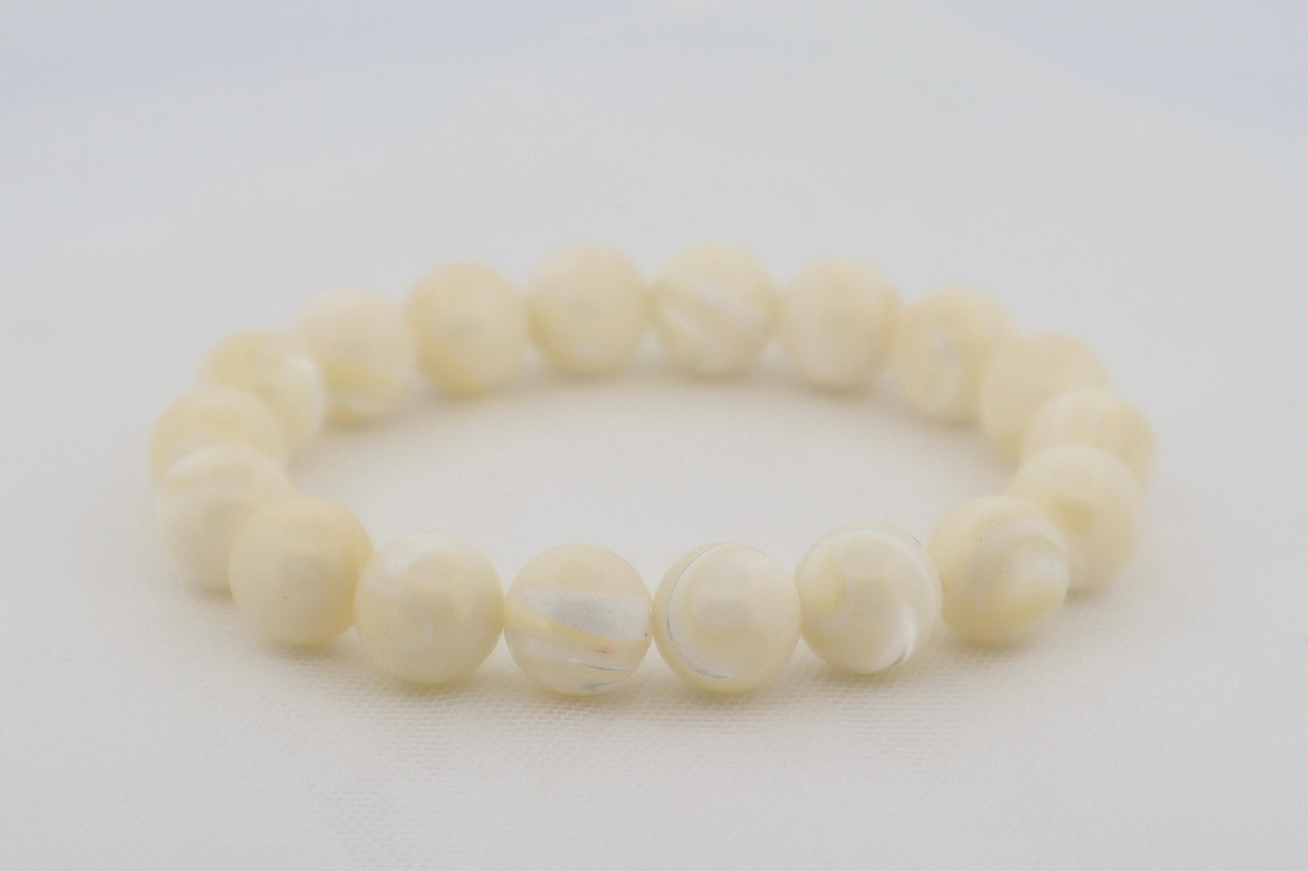 Mother of Pearl Bracelet – Purity, Calming Energy & Inner Wisdom
