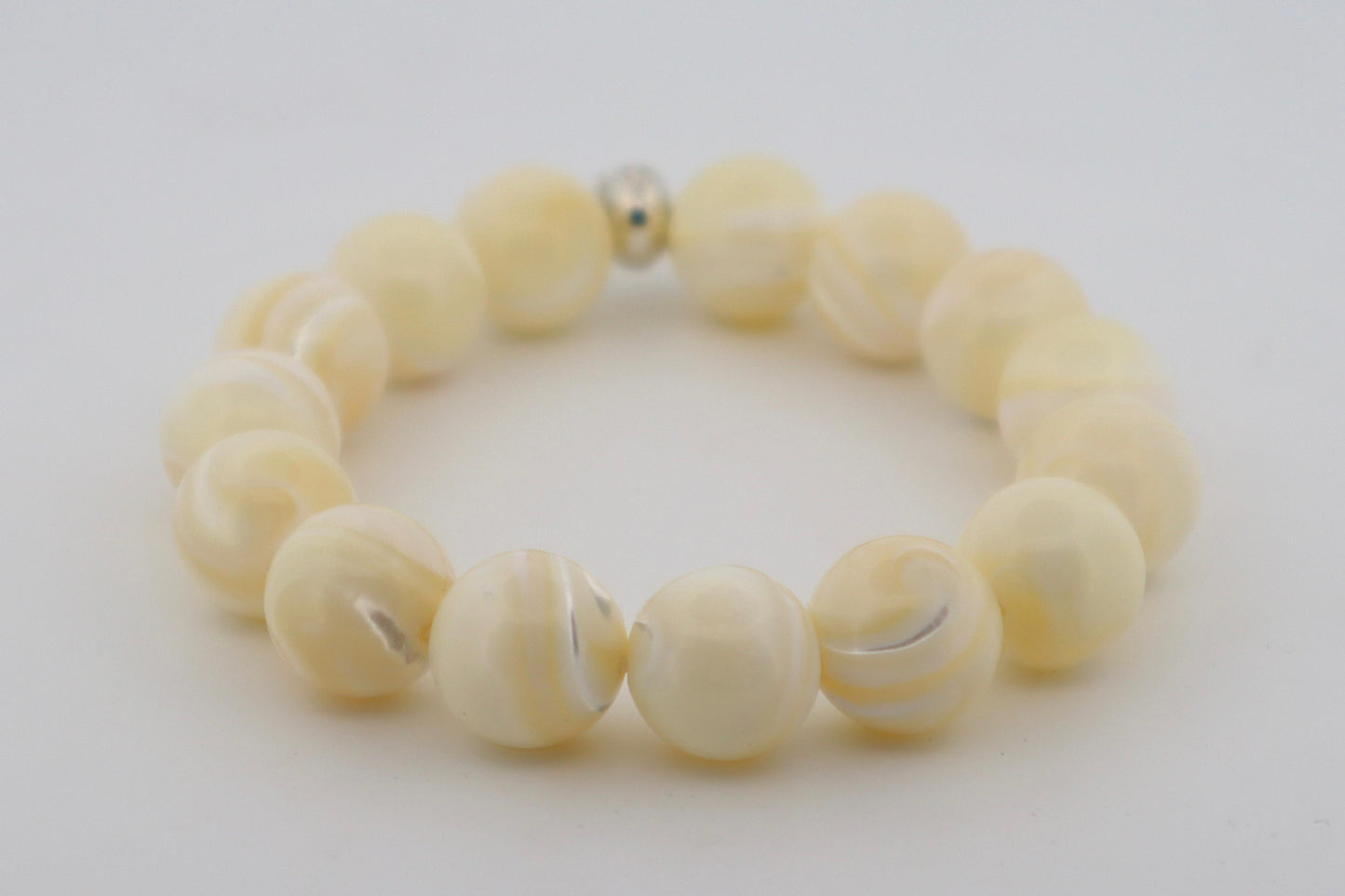 Mother of Pearl Bracelet – Purity, Calming Energy & Inner Wisdom