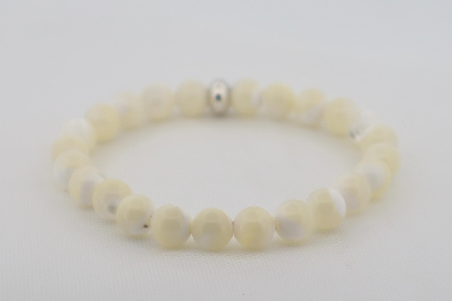 Mother of Pearl Bracelet – Purity, Calming Energy & Inner Wisdom
