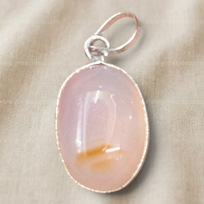 Sulemani agate pendant set in 925 sterling silver with oval gemstone close-up