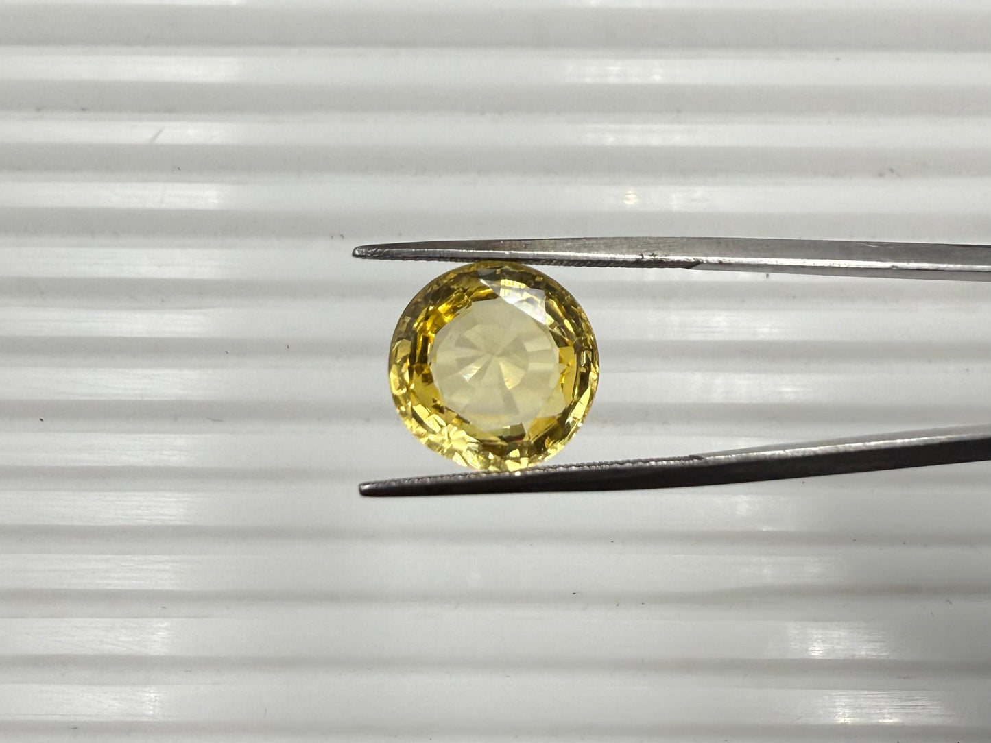 Natural Yellow sapphire  Round Shaped Cut  7.69 carat